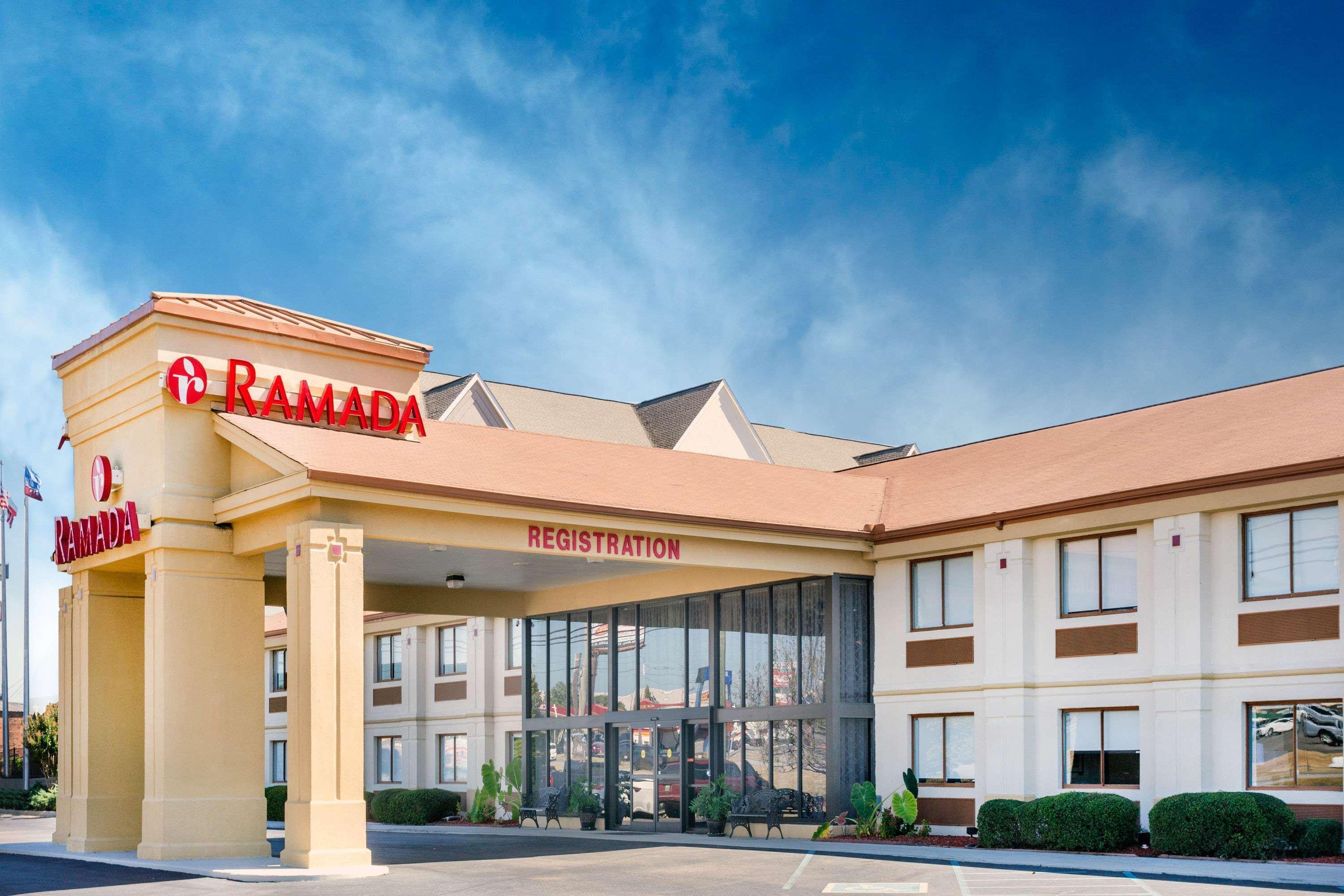 Ramada By Wyndham Tuscaloosa Hotel Buitenkant foto