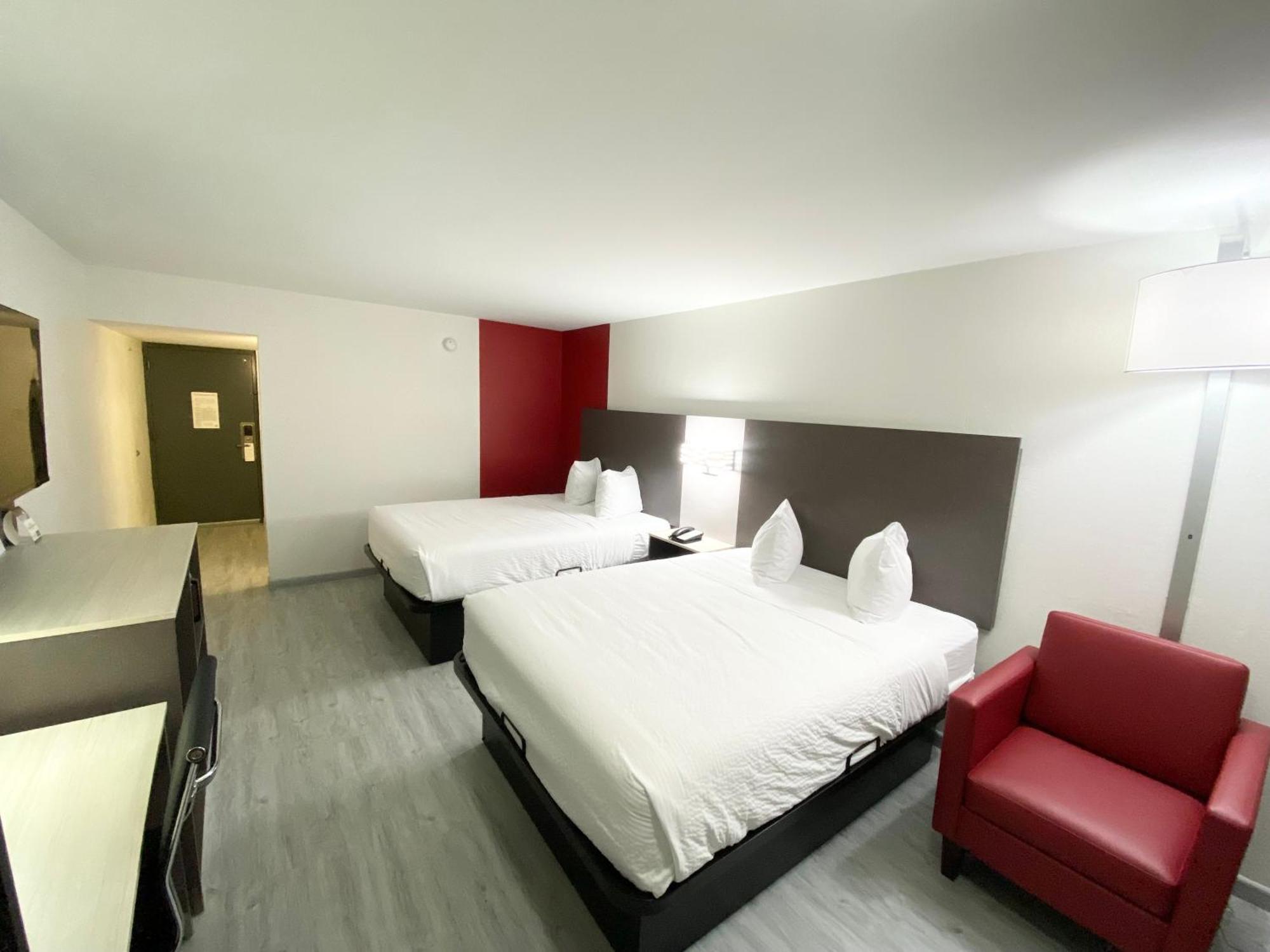 Ramada By Wyndham Tuscaloosa Hotel Buitenkant foto